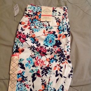 NWT Floral Capris Size 2